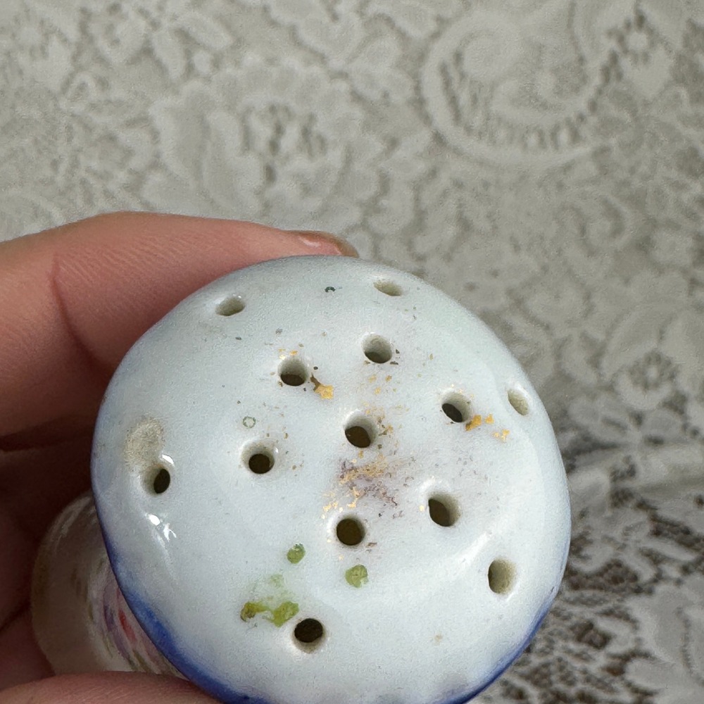 Vintage Mismatched Hand Painted Porcelain Floral Salt and Pepper Shakers Set - Picture 7 of 9